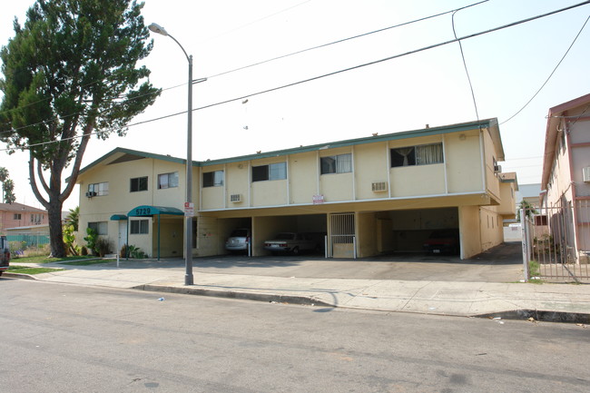 5729 Halbrent Ave in Van Nuys, CA - Building Photo - Building Photo