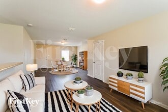 12326 Kirshner Way in San Antonio, TX - Foto de edificio - Building Photo