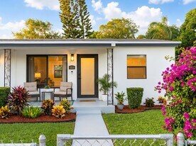 664 W 2nd St in West Palm Beach, FL - Building Photo