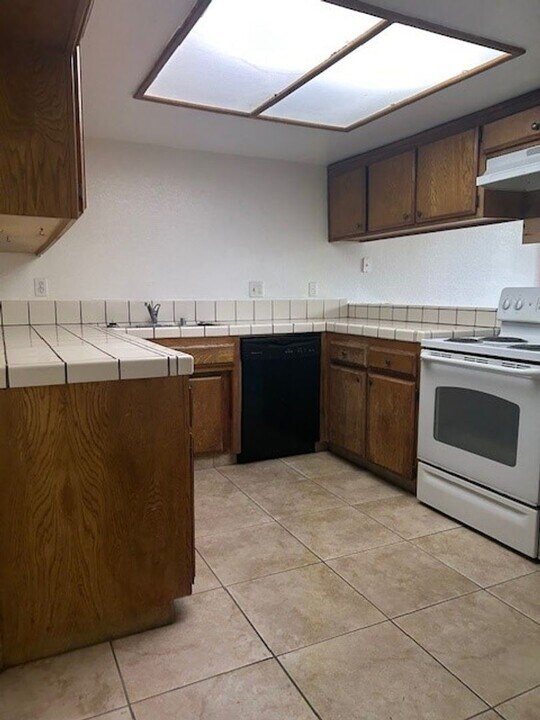 7800 Westfield Rd in Bakersfield, CA - Building Photo