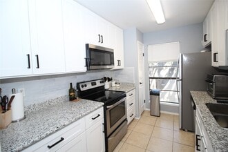 9707 Richmond Ave. in Houston, TX - Foto de edificio - Building Photo