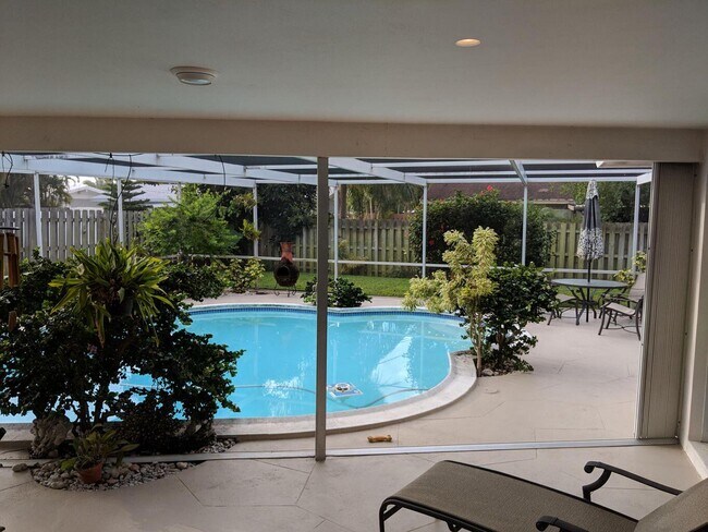 1012 SW 5th St in Boca Raton, FL - Foto de edificio - Building Photo