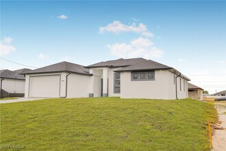 3534 NW 21st St in Cape Coral, FL - Building Photo - Building Photo