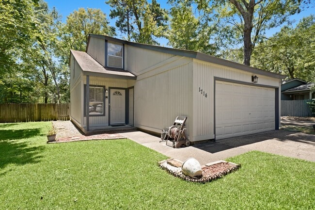 1714 N Red Cedar Cir in Spring, TX - Building Photo - Building Photo