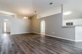 1305 Alhambra Crest Dr in Ruskin, FL - Building Photo - Building Photo