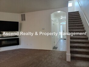 2529 NW Rogue Valley Terrace in Beaverton, OR - Building Photo - Building Photo