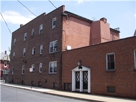 152 W Main St in Waynesboro, PA - Building Photo - Building Photo