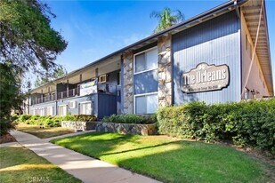 30 N Ash St in Redlands, CA - Building Photo