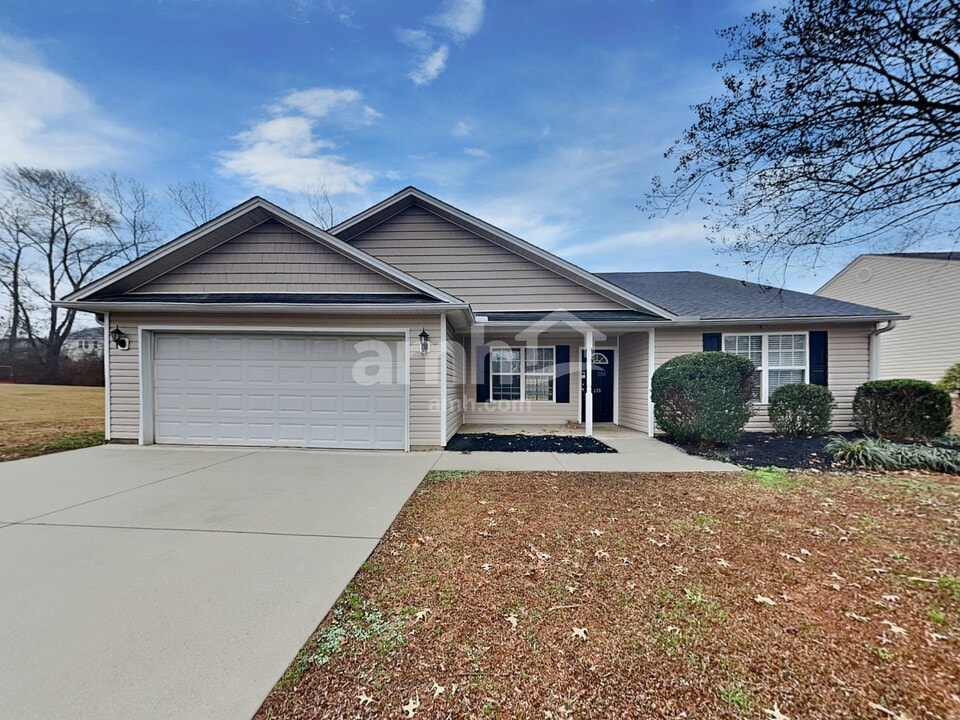 135 Crescent Creek Ct in Greenville, SC - Building Photo