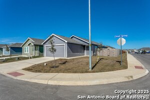 12835 Chinali Spgs in Saint Hedwig, TX - Building Photo