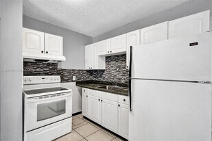 5316 NW 24th Ct in Lauderhill, FL - Building Photo