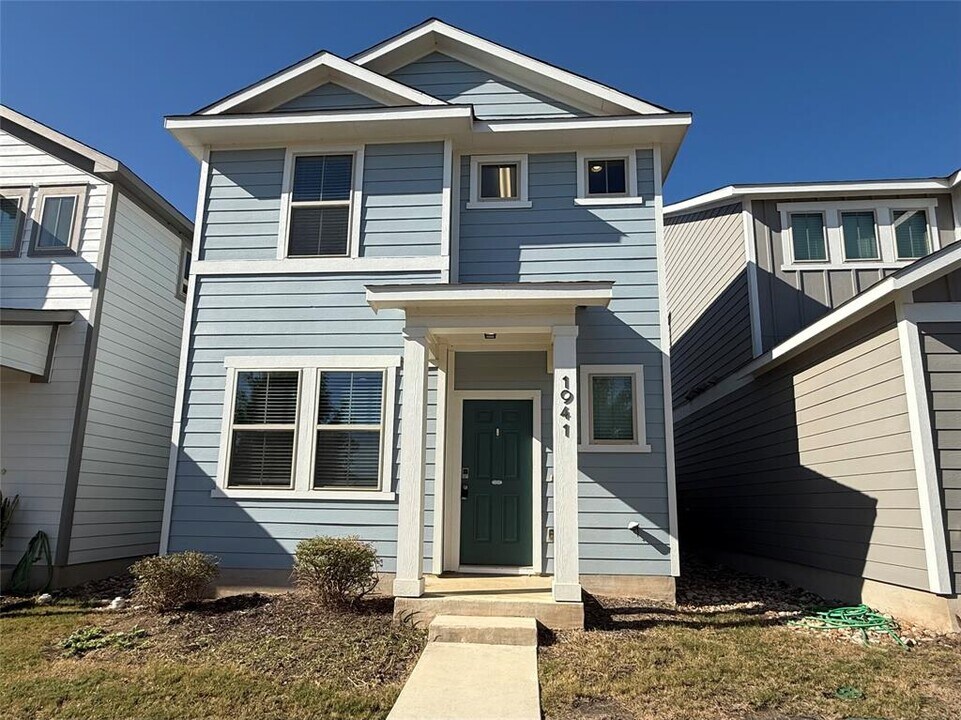 1941 Arendale Dr in Leander, TX - Building Photo