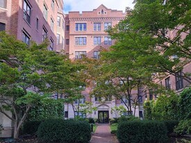 988 Memorial Dr in Cambridge, MA - Building Photo