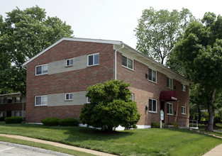 Woodson Park Apartments in Overland, MO - Building Photo - Building Photo