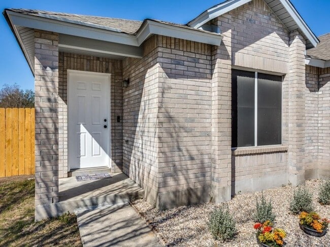 201 Sil Cove in Leander, TX - Building Photo - Building Photo