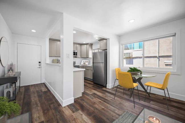 1101 N Flower St in Santa Ana, CA - Building Photo - Building Photo