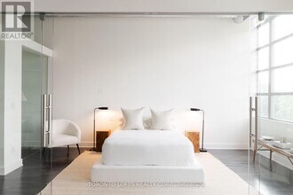 637-637 Lake Shore Blvd W in Toronto, ON - Building Photo - Building Photo