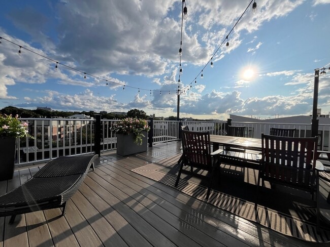 1 Everett St, Unit 501 in Boston, MA - Building Photo - Building Photo