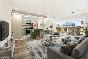 2648 Redcoat Dr, Unit 97 in Alexandria, VA - Building Photo