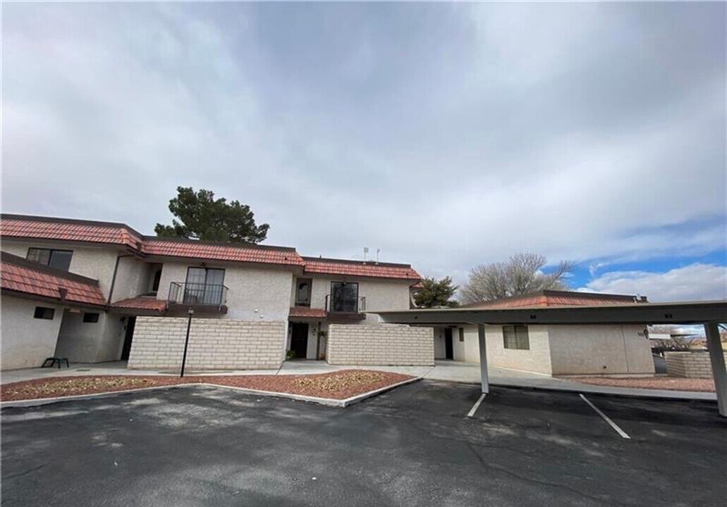 701 Bourbon St in Pahrump, NV - Building Photo