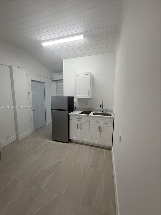 6765 SW 34th St in Miami, FL - Building Photo