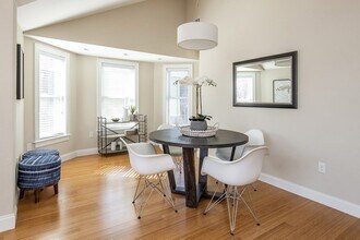 82 Pearson Ave in Somerville, MA - Foto de edificio - Building Photo