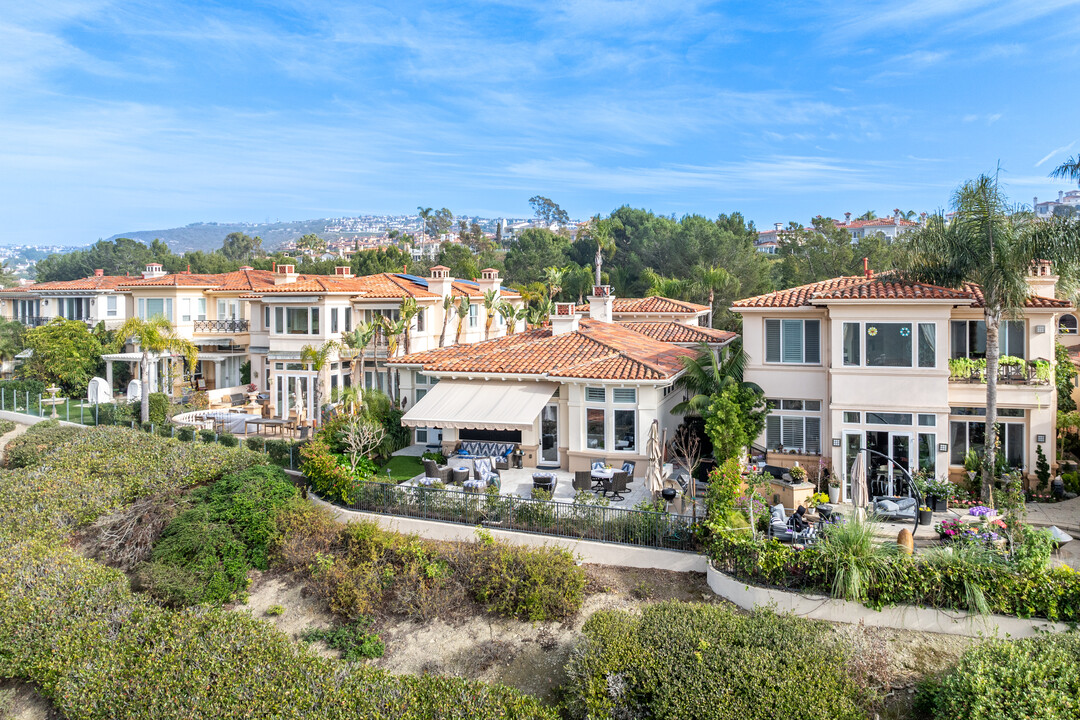 11 Shore Pine in Newport Beach, CA - Foto de edificio