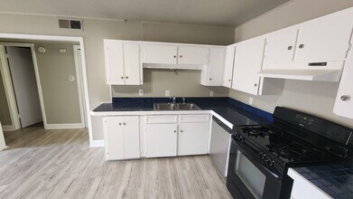 1304 Summit St in Austin, TX - Building Photo - Building Photo