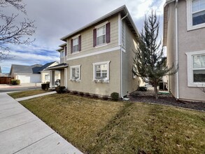 1656 W Minden Village Loop in Minden, NV - Foto de edificio - Building Photo