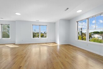 437 Whiton St in Jersey City, NJ - Building Photo - Building Photo