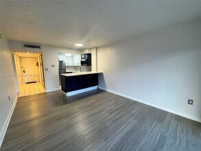 1650 NE 115th St in Miami, FL - Building Photo - Building Photo