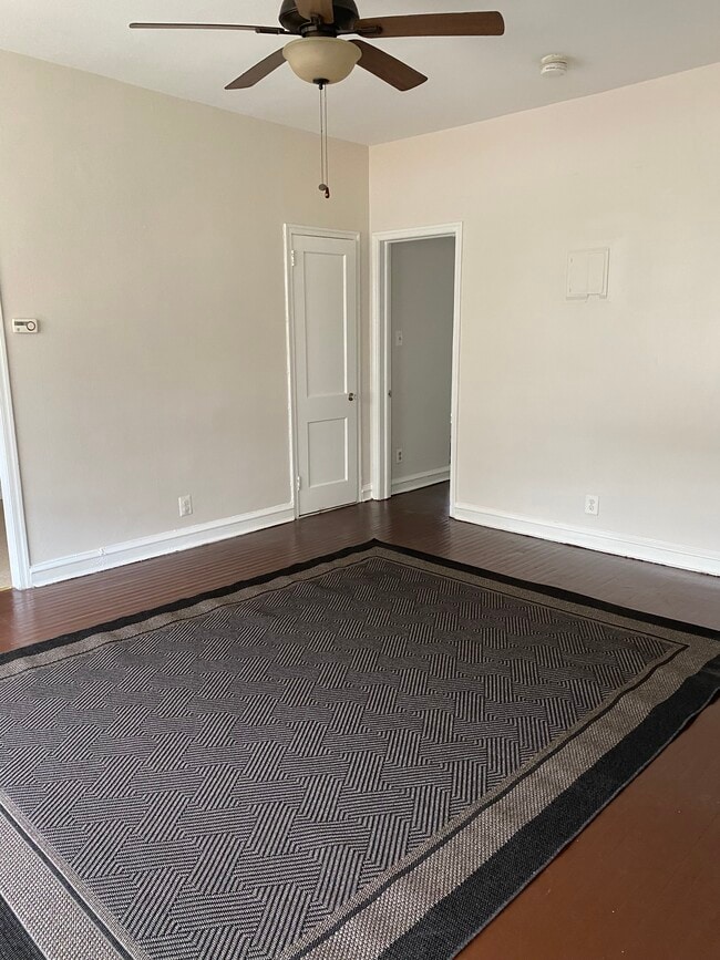 114 E Main St, Unit #4 in Norristown, PA - Building Photo - Building Photo