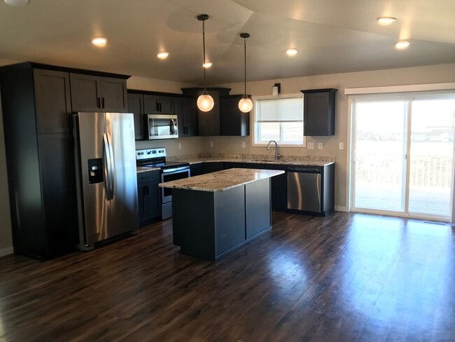 5242 10th St W in West Fargo, ND - Building Photo - Building Photo