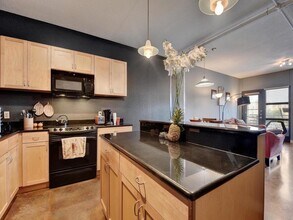 711 W 26th St, Unit 311 in Austin, TX - Building Photo - Building Photo