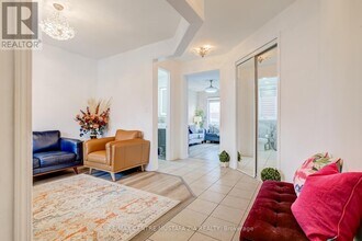 321 Gleave Terrace in Milton, ON - Building Photo - Building Photo