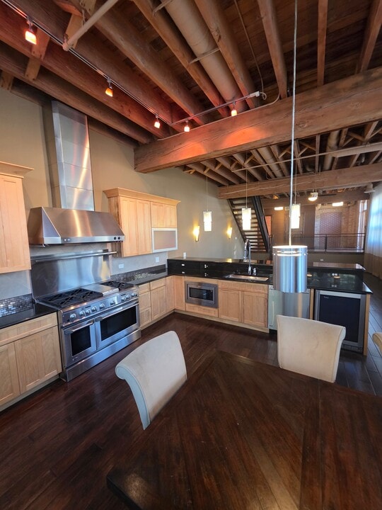 320 N Seminary Ave, Unit 320 in Woodstock, IL - Building Photo
