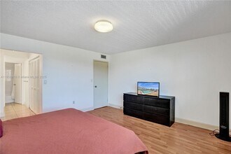 17800 Atlantic Blvd in Sunny Isles Beach, FL - Building Photo - Building Photo