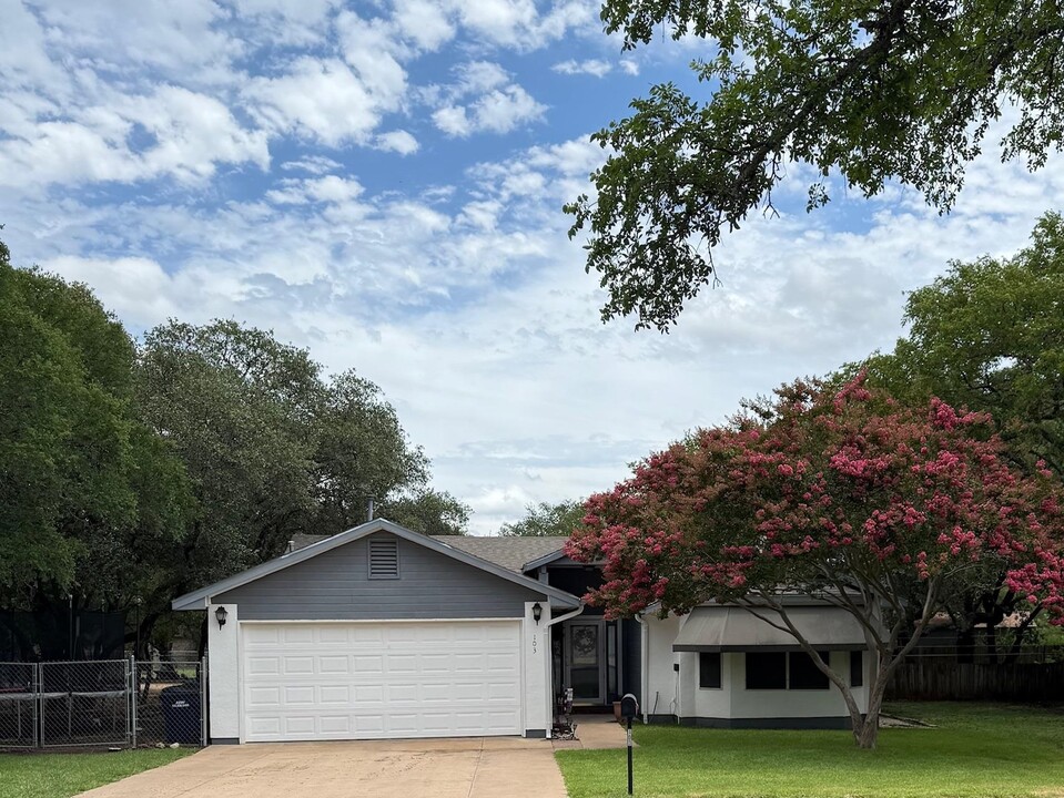 103 Vandeventer Dr in Burnet, TX - Building Photo