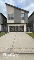 446 S Centro Cir in Shenandoah, TX - Building Photo