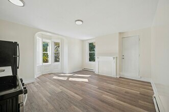 109 W Queen Ln in Philadelphia, PA - Building Photo - Building Photo