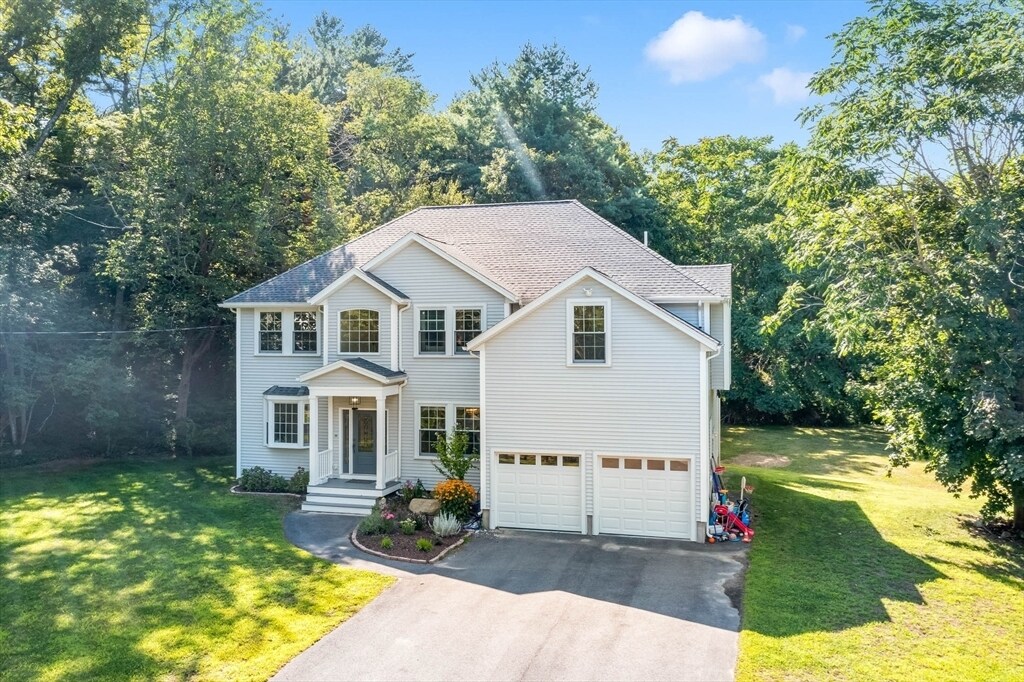 178 Willow St in Stoughton, MA - Building Photo