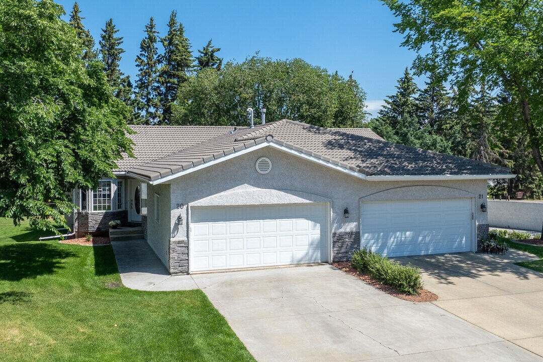 4700 Fountain Dr in Red Deer, AB - Building Photo