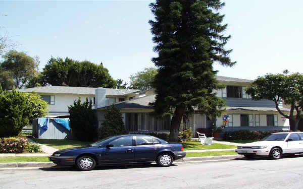 Fonda 3 Apartments in La Habra, CA - Foto de edificio - Building Photo