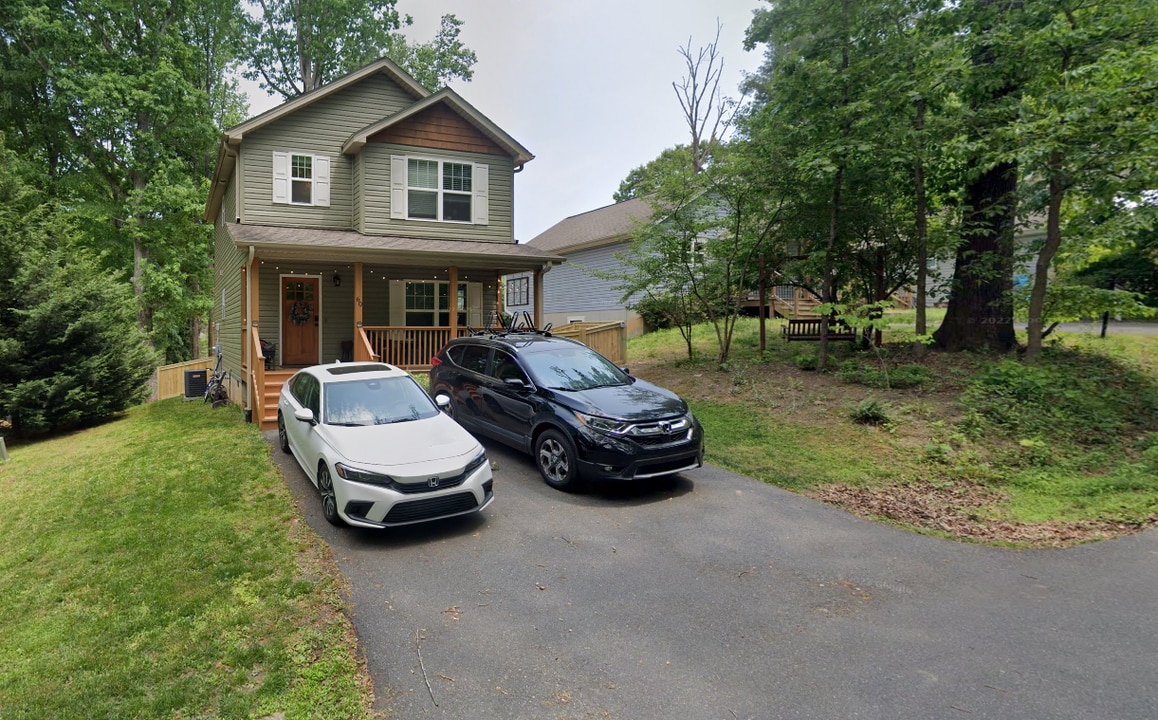 60 Marietta St in Asheville, NC - Foto de edificio