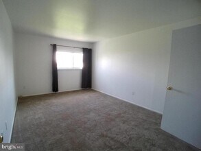 1030 Warwick Ct in Sterling, VA - Building Photo - Building Photo