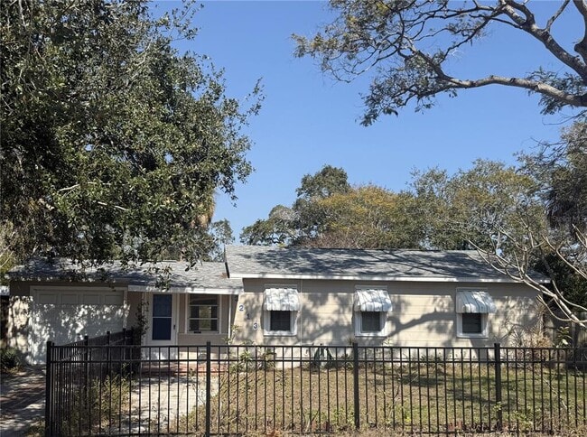 property at 3213 W Hartnett Ave