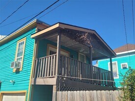 1707 Market St in Galveston, TX - Building Photo