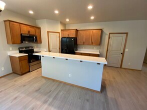 18072 Meadow Ave in Sandy, OR - Building Photo - Building Photo