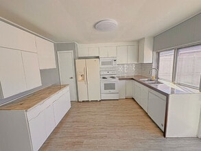 5573 Court F in Hanover Park, IL - Building Photo - Building Photo