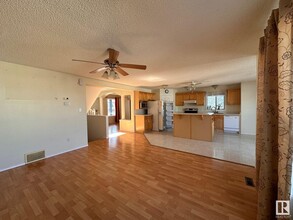 1906-137B 37b Ave NW in Edmonton, AB - Building Photo - Building Photo